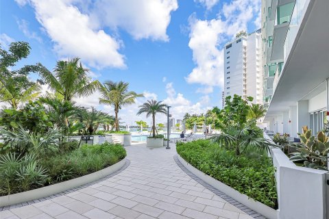 Condo in Miami Beach, Florida, 2 bedrooms  № 1210311 - photo 15