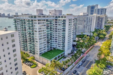 Condo in Miami Beach, Florida, 2 bedrooms  № 1210311 - photo 2