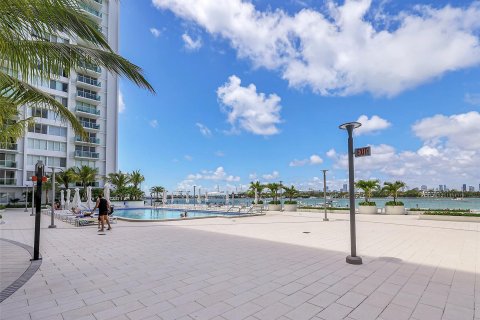 Condo in Miami Beach, Florida, 2 bedrooms  № 1210311 - photo 27