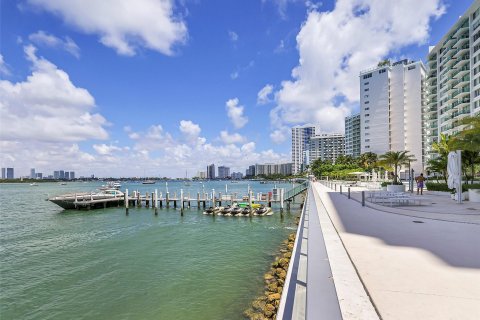 Condo in Miami Beach, Florida, 2 bedrooms  № 1210311 - photo 19