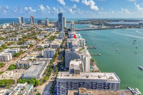 Condo in Miami Beach, Florida, 2 bedrooms  № 1210311 - photo 7