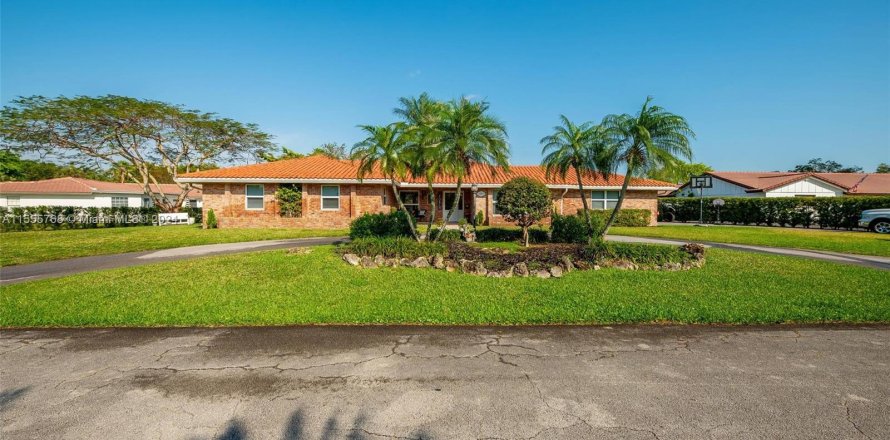 Casa en Coral Springs, Florida 3 dormitorios, 210.8 m2 № 1077995