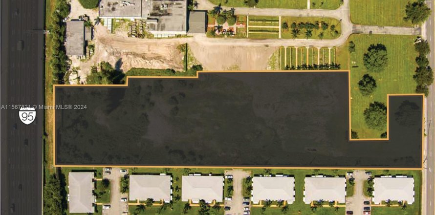 Commercial property in Boynton Beach, Florida № 1116154