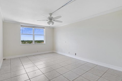 Condo in Lauderdale-by-the-Sea, Florida, 2 bedrooms  № 856075 - photo 13