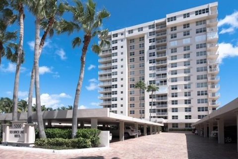 Condo in Lauderdale-by-the-Sea, Florida, 2 bedrooms  № 856075 - photo 10