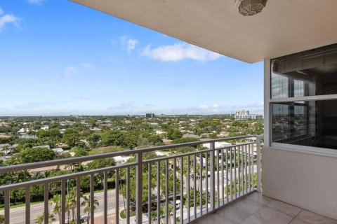 Condo in Lauderdale-by-the-Sea, Florida, 2 bedrooms  № 856075 - photo 17