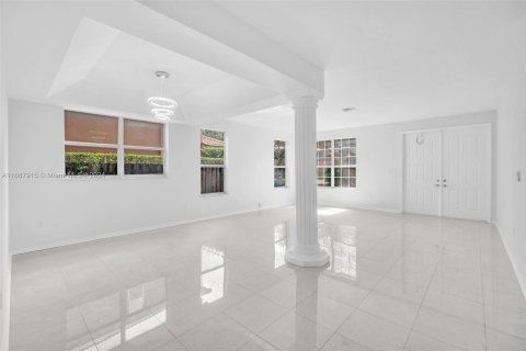 Villa ou maison à vendre à Weston, Floride: 4 chambres, 266.07 m2 № 1428447 - photo 2