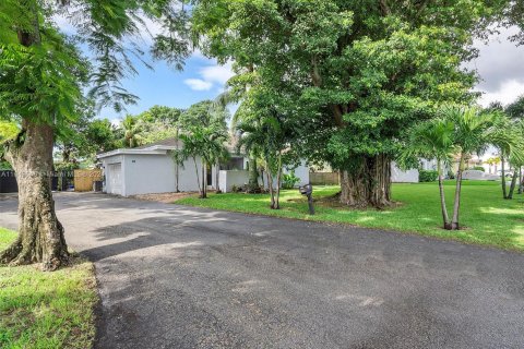 Casa en venta en Miami, Florida, 6 dormitorios, 380.16 m2 № 1333062 - foto 3