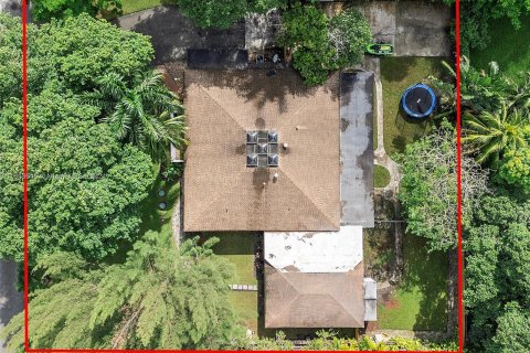 Casa en venta en Miami, Florida, 6 dormitorios, 380.16 m2 № 1333062 - foto 2