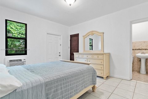 Villa ou maison à vendre à Miami, Floride: 6 chambres, 380.16 m2 № 1333062 - photo 25