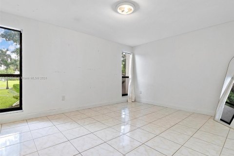 Villa ou maison à vendre à Miami, Floride: 6 chambres, 380.16 m2 № 1333062 - photo 29