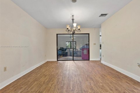 Casa en venta en Miami, Florida, 6 dormitorios, 380.16 m2 № 1333062 - foto 13