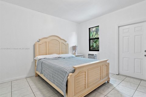 Villa ou maison à vendre à Miami, Floride: 6 chambres, 380.16 m2 № 1333062 - photo 24