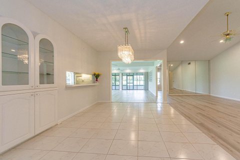 House in West Palm Beach, Florida 2 bedrooms, 178.93 sq.m. № 1161772 - photo 24