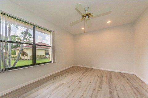 House in West Palm Beach, Florida 2 bedrooms, 178.93 sq.m. № 1161772 - photo 14