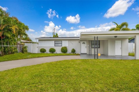 Casa en venta en Hollywood, Florida, 3 dormitorios, 93.65 m2 № 1413499 - foto 2