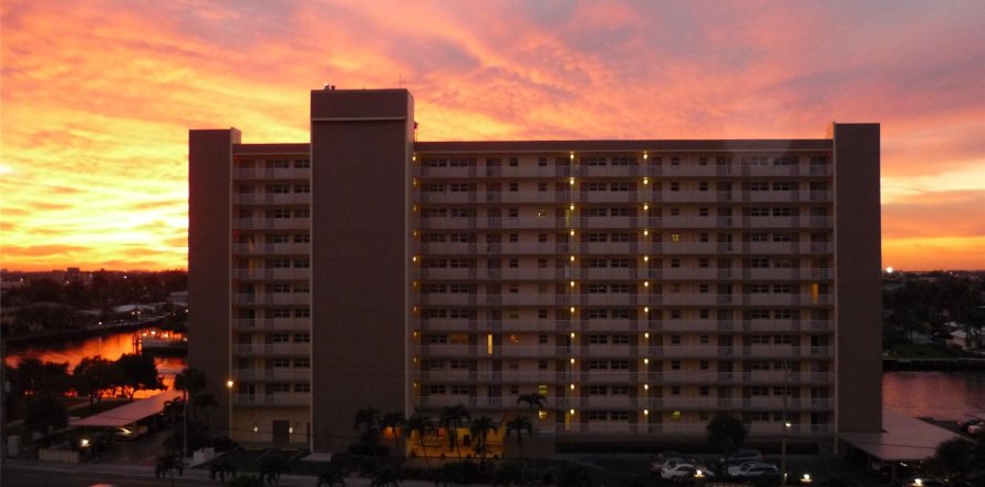 Condominio en Pompano Beach, Florida, 2 dormitorios  № 914305