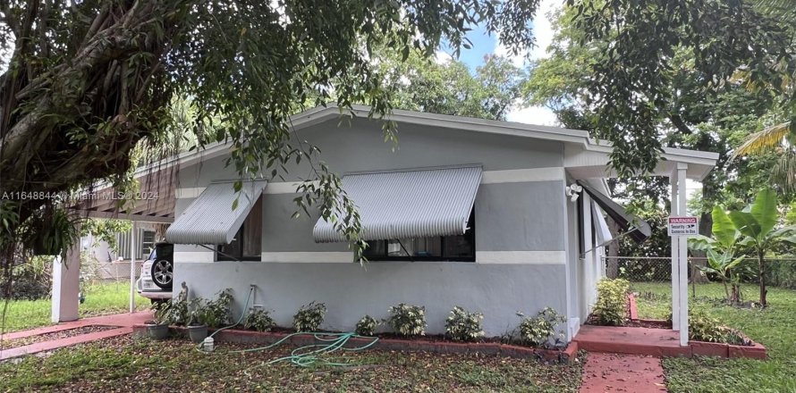 House in Lauderhill, Florida 3 bedrooms, 70.61 sq.m. № 1331258