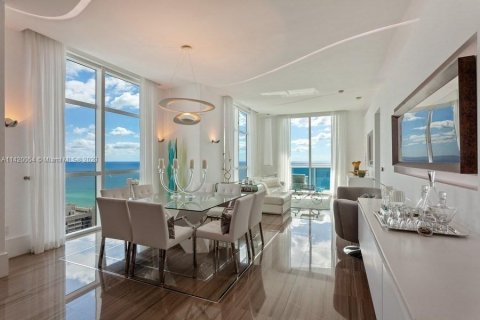 Copropriété à vendre à Hallandale Beach, Floride: 3 chambres, 190.45 m2 № 613948 - photo 8