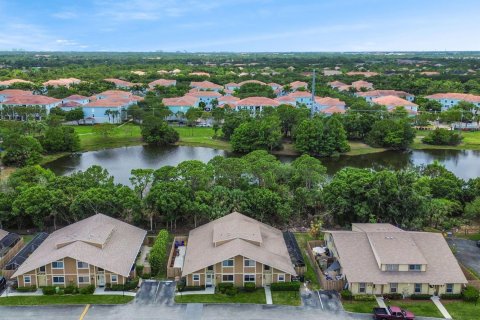 Touwnhouse à vendre à Jupiter, Floride: 4 chambres, 189.99 m2 № 1182215 - photo 1