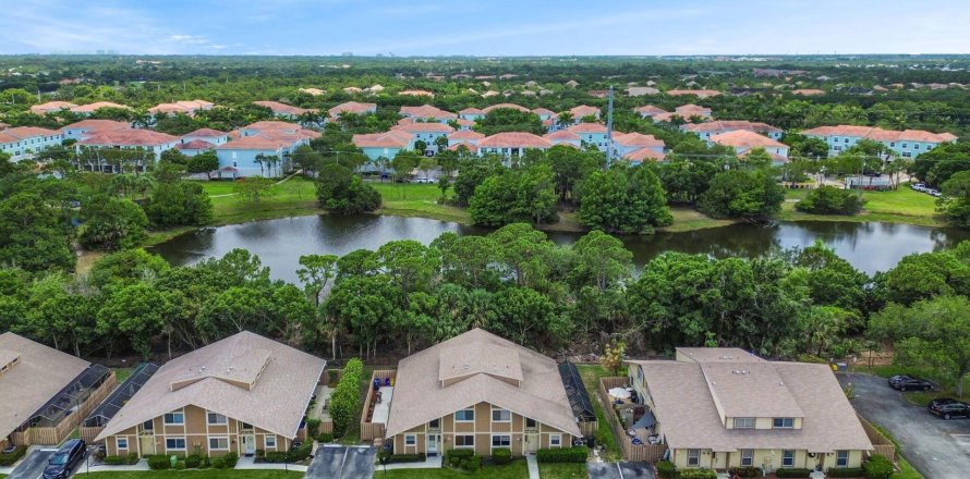 Townhouse in Jupiter, Florida 4 bedrooms, 189.99 sq.m. № 1182215