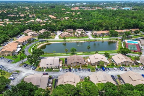 Townhouse in Jupiter, Florida 4 bedrooms, 189.99 sq.m. № 1182215 - photo 2