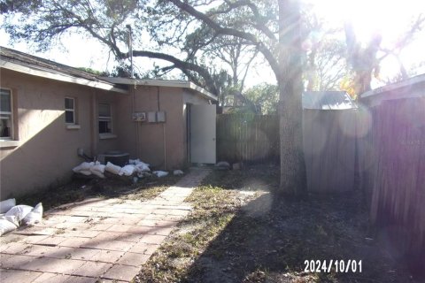 Propiedad comercial en venta en New Port Richey, Florida, 4 dormitorios, 102.56 m2 № 1390359 - foto 9