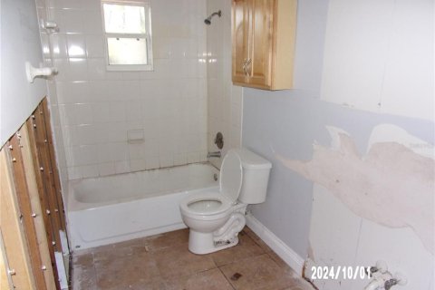 Commercial property in New Port Richey, Florida 4 bedrooms, 102.56 sq.m. № 1390359 - photo 4