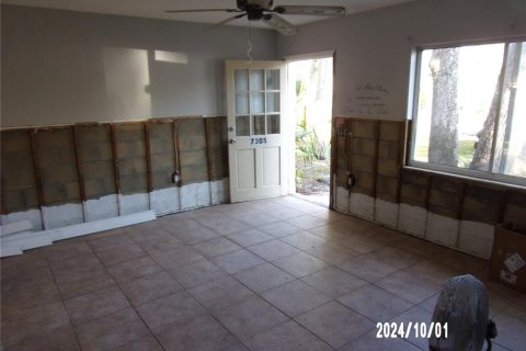 Commercial property in New Port Richey, Florida 4 bedrooms, 102.56 sq.m. № 1390359 - photo 7