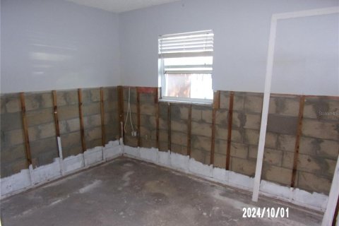 Commercial property in New Port Richey, Florida 4 bedrooms, 102.56 sq.m. № 1390359 - photo 15