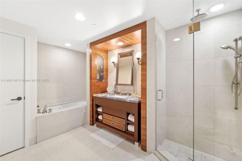 Condo in Miami Beach, Florida, 1 bedroom  № 862127 - photo 20