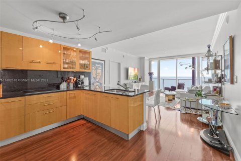 Condo in Miami Beach, Florida, 1 bedroom  № 862127 - photo 3