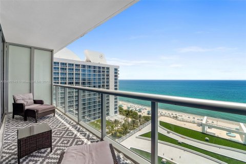 Condo in Miami Beach, Florida, 1 bedroom  № 862127 - photo 15