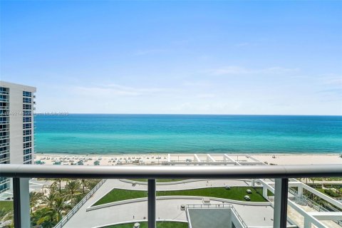 Condo in Miami Beach, Florida, 1 bedroom  № 862127 - photo 11