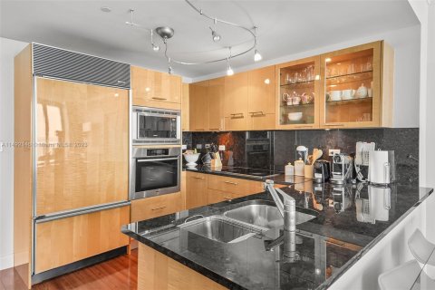 Condo in Miami Beach, Florida, 1 bedroom  № 862127 - photo 6