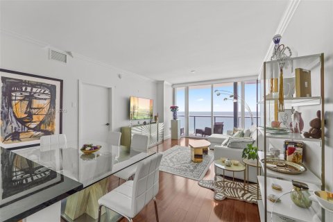 Condo in Miami Beach, Florida, 1 bedroom  № 862127 - photo 2