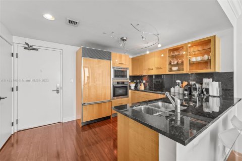 Condo in Miami Beach, Florida, 1 bedroom  № 862127 - photo 5