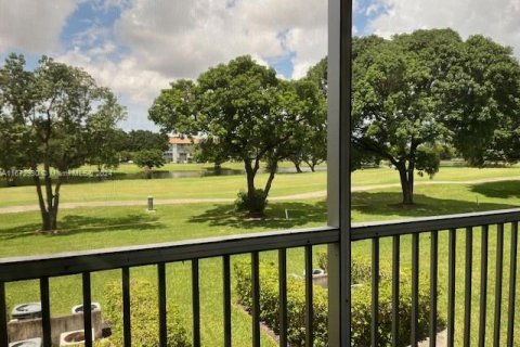 Condo in Pembroke Pines, Florida, 1 bedroom  № 1395833 - photo 17