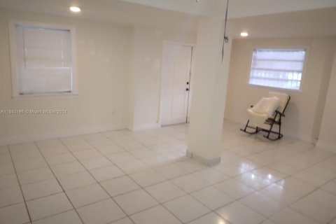 House in North Miami Beach, Florida 4 bedrooms, 128.76 sq.m. № 1330486 - photo 9