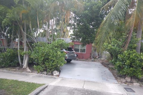 House in North Miami Beach, Florida 4 bedrooms, 128.76 sq.m. № 1330486 - photo 4