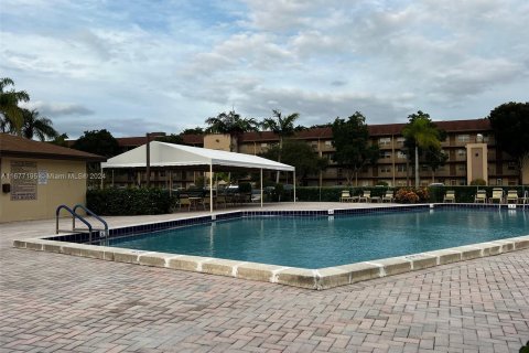 Condominio en venta en Pembroke Pines, Florida, 1 dormitorio, 75.34 m2 № 1410880 - foto 21