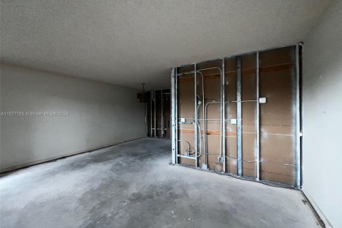 Condominio en venta en Pembroke Pines, Florida, 1 dormitorio, 75.34 m2 № 1410880 - foto 4