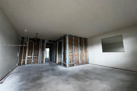 Condominio en venta en Pembroke Pines, Florida, 1 dormitorio, 75.34 m2 № 1410880 - foto 3