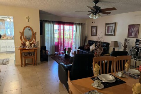 Copropriété à vendre à Lauderhill, Floride: 2 chambres, 91.04 m2 № 1281820 - photo 1