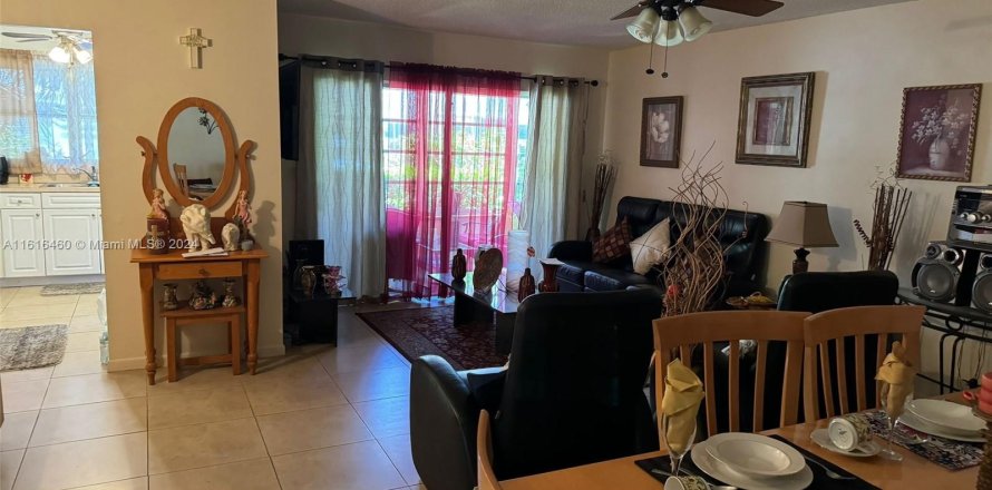 Condo in Lauderhill, Florida, 2 bedrooms  № 1281820