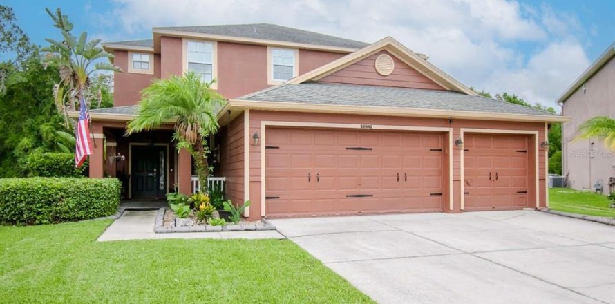 House in Tampa, Florida 5 bedrooms, 259.85 sq.m. № 1249117