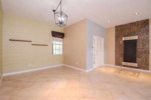 House in Tampa, Florida 5 bedrooms, 259.85 sq.m. № 1249117 - photo 6