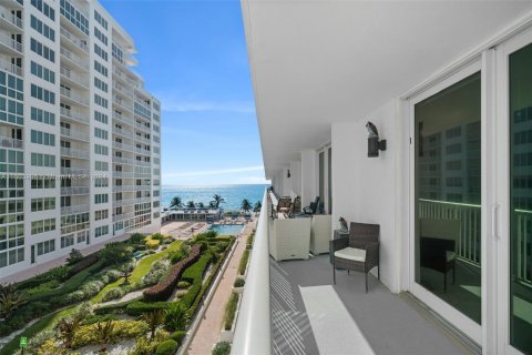 Condo in Miami Beach, Florida, 3 bedrooms  № 1224009 - photo 23