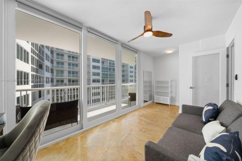 Condo in Miami Beach, Florida, 3 bedrooms  № 1224009 - photo 21