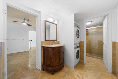 Condo in Miami Beach, Florida, 3 bedrooms  № 1224009 - photo 13